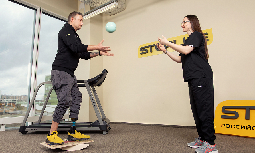 Реабилитолог Steplife Екатерина Чалышева рассказала газете АиФ, как обучают ходьбе на протезе